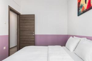 Central 2BR Gem with Fun Decor & Scenic Views