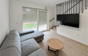 Amazing Apartment In Zaton