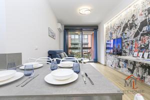 Glicine house Aquarium by ML WHITE HOUSE