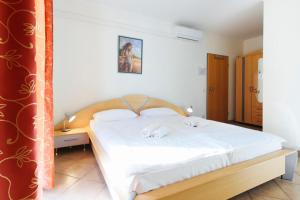 Steps from the Beach Sunny 2 Person Studio Apartment Jurkin Number three