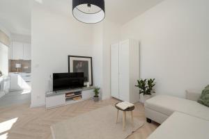 Rozbrat Pleasing Studio Near the Market by Noclegi Renters