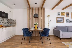 Exclusive Apartment with Air Conditioning and Balcony by Renters Prestige