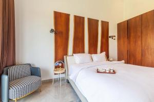 StayVistas Villa 107 at Canary Farms - Pure Veg with Huge Lawn, Pool and Home Theatre