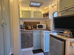 Cosy Caravan Walkers Ramblers Fishermen Cyclists