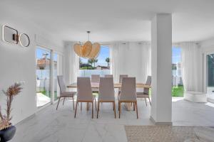 Villa Banus - Luxury 6 Bed by Finest Rentals