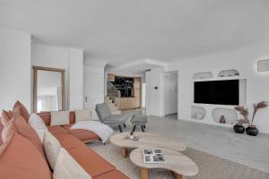 Villa Banus - Luxury 6 Bed by Finest Rentals