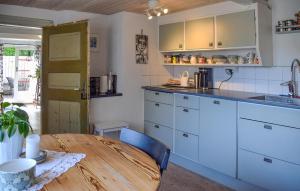 2 Bedroom Lovely Home In Simrishamn