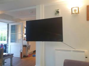 5 Glanrhaiadr Llangrannog