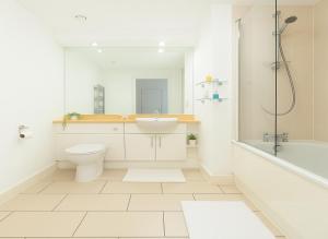 2 Bed Flat with Balcony in Dalston