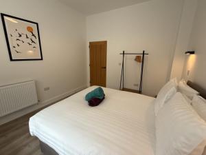 Luxury 2 bedroom 2 bathroomground floor centrally located - 1 Queen Street - Ashbrook Serviced Apartments