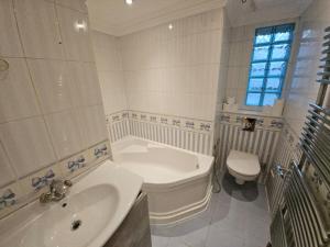 Spacious 3BR Apartment Near Top Attractions!