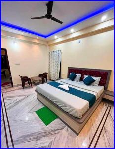 HOTEL #SHIVANSH #HOMESTAY BHUBANESWAR - A Fully Air Conditioned - with #freewifi #parking #roomservice #luxuryrooms - Near Temple - A Luxurious Hotel In Nainital
