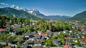 Mountain Safari Garmisch - Spacious, scenic and steps from adventure