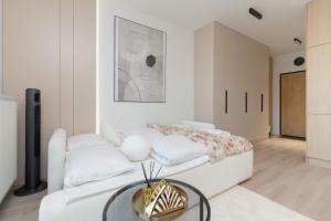 Modern Studio in Gdansk with Parking and Balcony by Noclegi Renters