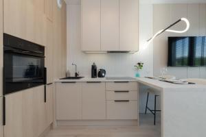 Modern Studio in Gdansk with Parking and Balcony by Noclegi Renters