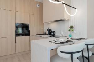 Modern Studio in Gdansk with Parking and Balcony by Noclegi Renters