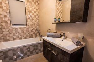 Bugibba - Central Luxury Seafront, only for family