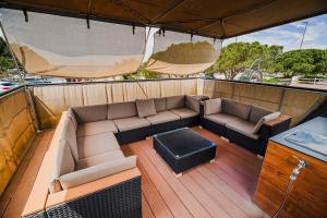 Floating house BRAVIA 