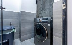 Luxury Nairobi 1BR with Heated Pool, Gym and WiFi near Junction Mall Lavington