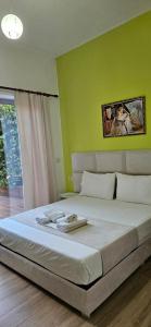 Roan Apartments
