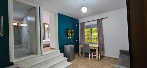 Roan Apartments