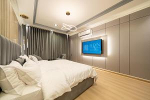Luxuries Apt, Self-Entry, 65 4K TV Smart A2