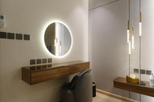 Luxuries Apt, Self-Entry, 65 4K TV Smart A2