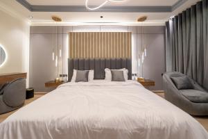 Luxuries Apt, Self-Entry, 65 4K TV Smart A2