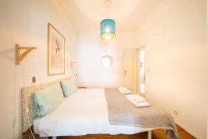 Spacious 2 bedroom Apt with large living room Lisbon