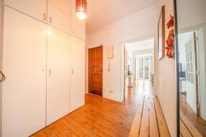 Spacious 2 bedroom Apt with large living room Lisbon