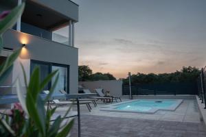 New amazing holiday house with pool