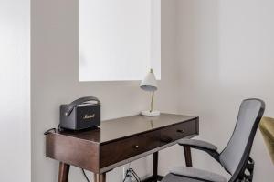 Blueground Venice pool AC nr beach LAX-1330