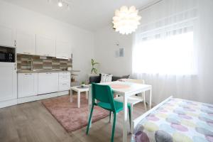 Old Town Stylish Studio Apartment Andi