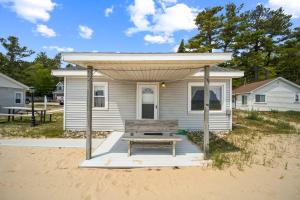 Sunnyside 2BR 1BA Relaxing Lakefront Retreat