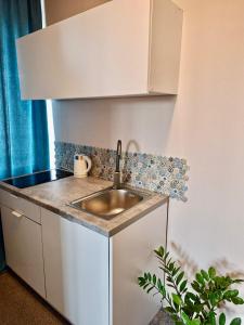 Marynarski z kuchnią i łazienką