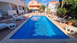 Apartment with shared pool