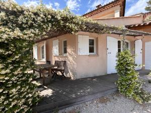 Clos des Cassis - Maison dHôtes