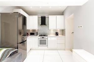 Stylish Bayswater Flat with Outdoor Space