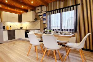 AquaHaven With Private Pool And Wellness - Happy Rentals