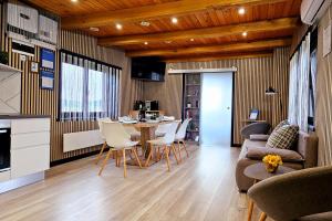 AquaHaven With Private Pool And Wellness - Happy Rentals