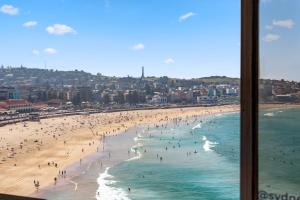 OMG Penthouse Beach Views by Sydney Dreams