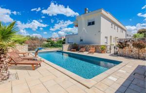 Awesome Apartment In Zaton