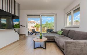 Awesome Apartment In Zaton