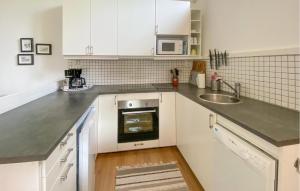 Awesome Home In Löttorp With Kitchen