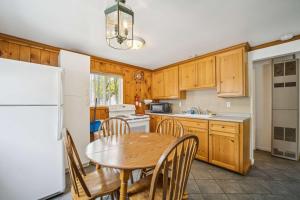 1BR Lakefront Cottage - Perfect for Two