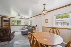 1BR Lakefront Cottage - Perfect for Two