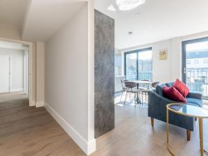 Pass the Keys Chic Retreat Surbiton London 1 minute to station