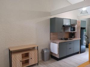 Maisons de vacances Hubsches Tiny Cottage Mit Waldblick Im Feriendorf : photos des chambres