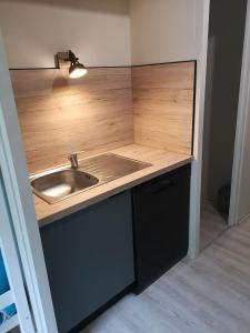 Maisons de vacances Hubsches Tiny Cottage Mit Waldblick Im Feriendorf : photos des chambres