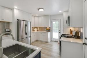 Group Getaway Lakefront Retreat in Fayetteville!